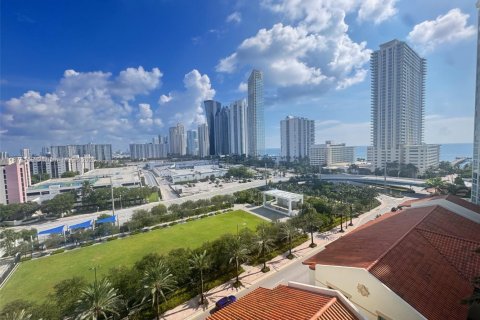 Condo in Sunny Isles Beach, Florida, 2 bedrooms  № 1994939 - photo 17