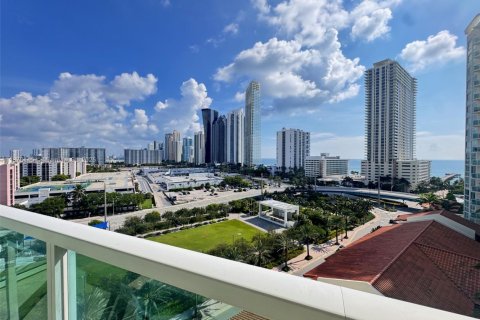 Condo in Sunny Isles Beach, Florida, 2 bedrooms  № 1994939 - photo 16