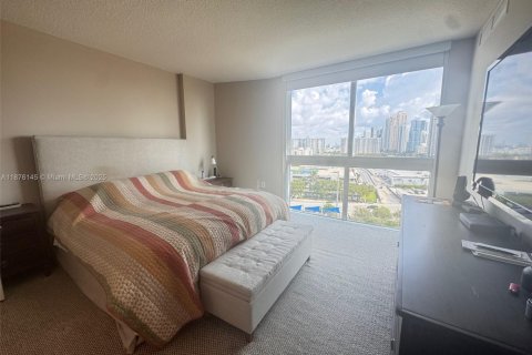 Condo in Sunny Isles Beach, Florida, 2 bedrooms  № 1994939 - photo 14