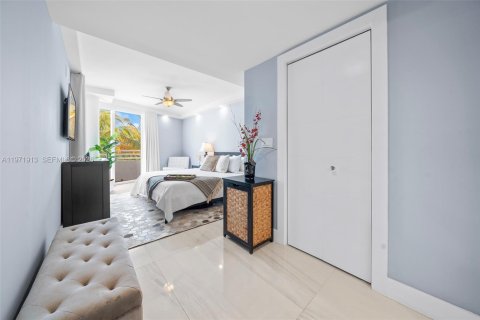 Condo in Miami Beach, Florida, 2 bedrooms № 2034112 - photo 21