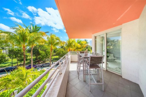 Condo in Miami Beach, Florida, 2 bedrooms № 2034112 - photo 9