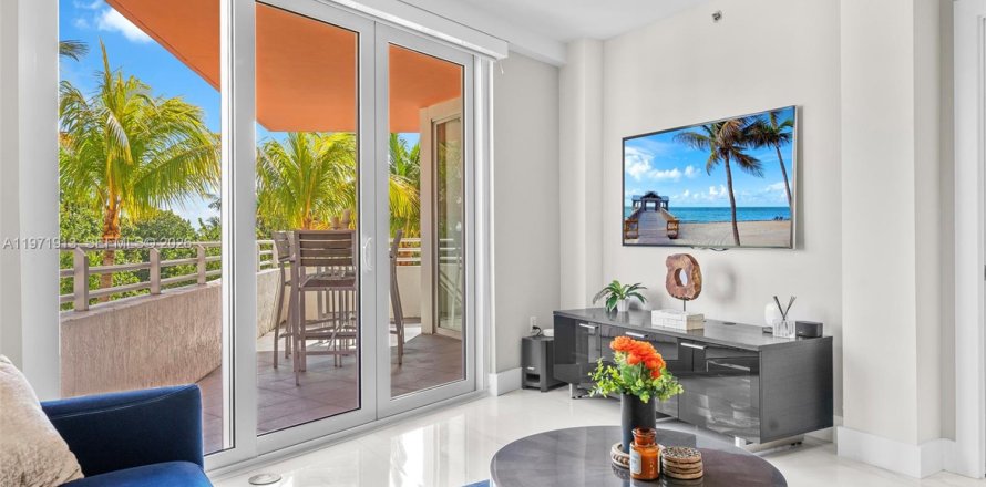 Condo in Miami Beach, Florida, 2 bedrooms № 2034112