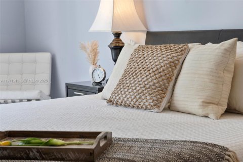 Condo in Miami Beach, Florida, 2 bedrooms № 2034112 - photo 24