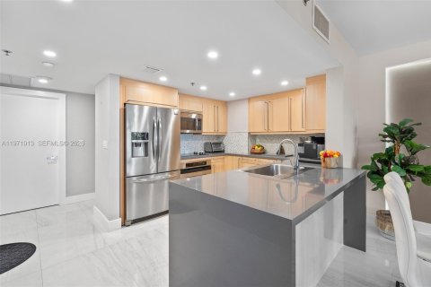 Condo in Miami Beach, Florida, 2 bedrooms № 2034112 - photo 13