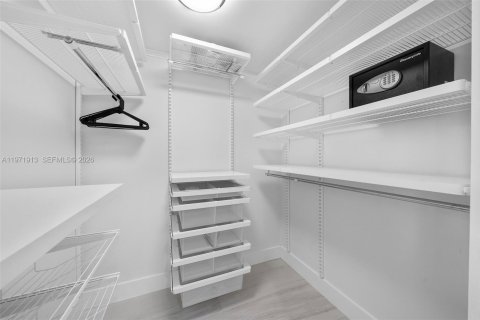 Condo in Miami Beach, Florida, 2 bedrooms № 2034112 - photo 25