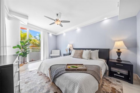 Condo in Miami Beach, Florida, 2 bedrooms № 2034112 - photo 4