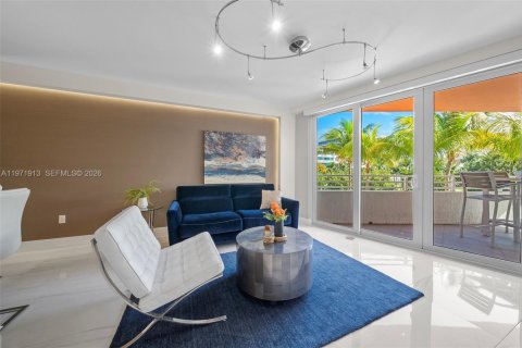 Condo in Miami Beach, Florida, 2 bedrooms № 2034112 - photo 6