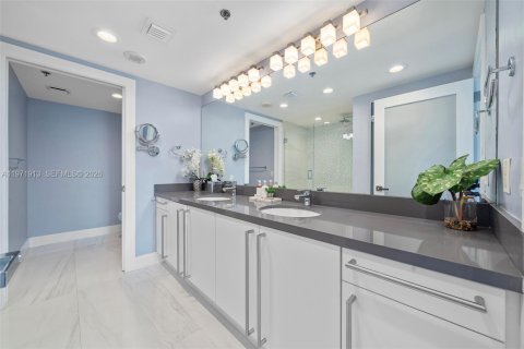 Condo in Miami Beach, Florida, 2 bedrooms № 2034112 - photo 27