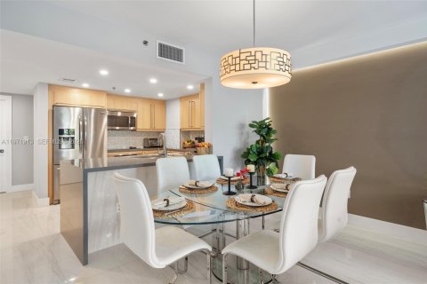 Condo in Miami Beach, Florida, 2 bedrooms № 2034112 - photo 18