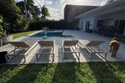 Casa en venta en Miami, Florida, 5 dormitorios, 217.11 m2 № 1875640 - foto 8