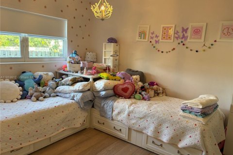 Casa en venta en Miami, Florida, 5 dormitorios, 217.11 m2 № 1875640 - foto 3