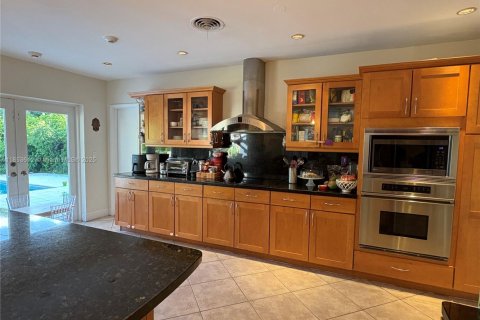 Casa en venta en Miami, Florida, 5 dormitorios, 217.11 m2 № 1875640 - foto 6