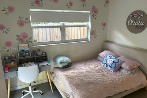 Casa en venta en Miami, Florida, 5 dormitorios, 217.11 m2 № 1875640 - foto 11