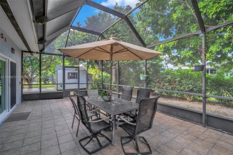 Villa ou maison à vendre à Miami, Floride: 3 chambres, 145.76 m2 № 1951318 - photo 30