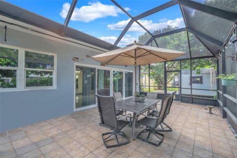 Villa ou maison à vendre à Miami, Floride: 3 chambres, 145.76 m2 № 1951318 - photo 29