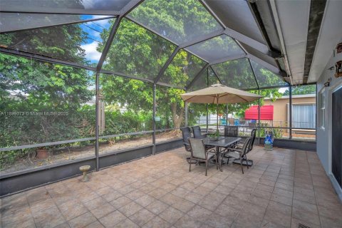 Villa ou maison à vendre à Miami, Floride: 3 chambres, 145.76 m2 № 1951318 - photo 27