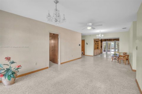 Villa ou maison à vendre à Miami, Floride: 3 chambres, 145.76 m2 № 1951318 - photo 17