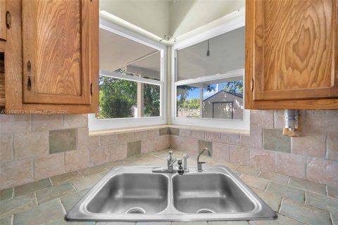 Villa ou maison à vendre à Miami, Floride: 3 chambres, 145.76 m2 № 1951318 - photo 14