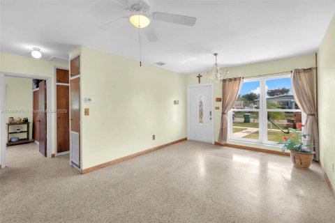 Villa ou maison à vendre à Miami, Floride: 3 chambres, 145.76 m2 № 1951318 - photo 16