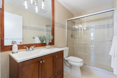 House in Tamarac, Florida 3 bedrooms, 184.5 sq.m. № 1954807 - photo 13