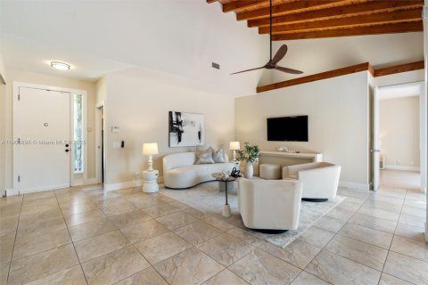 House in Tamarac, Florida 3 bedrooms, 184.5 sq.m. № 1954807 - photo 5