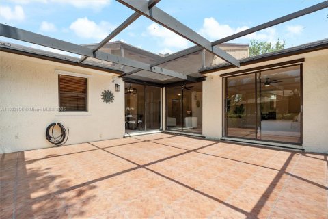 House in Tamarac, Florida 3 bedrooms, 184.5 sq.m. № 1954807 - photo 16