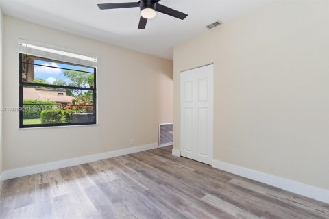 House in Tamarac, Florida 3 bedrooms, 184.5 sq.m. № 1954807 - photo 12