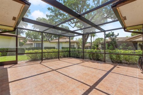 House in Tamarac, Florida 3 bedrooms, 184.5 sq.m. № 1954807 - photo 15