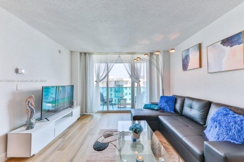 Купить кондоминиум в Холливуд, Флорида 1 спальня, 84.08м2, № 1984861 - фото 12