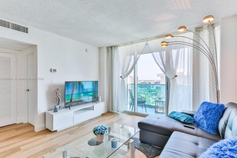 Купить кондоминиум в Холливуд, Флорида 1 спальня, 84.08м2, № 1984861 - фото 11