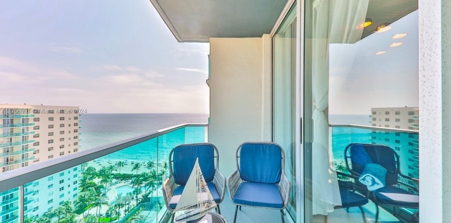 Кондоминиум с 1 спальней в Холливуд, Флорида № 1984861