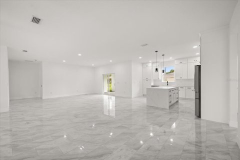 Villa ou maison à vendre à Palm Bay, Floride: 4 chambres, 225.85 m2 № 1841699 - photo 25