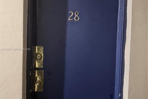 Condo in North Miami, Florida, 3 bedrooms № 2057127 - photo 26