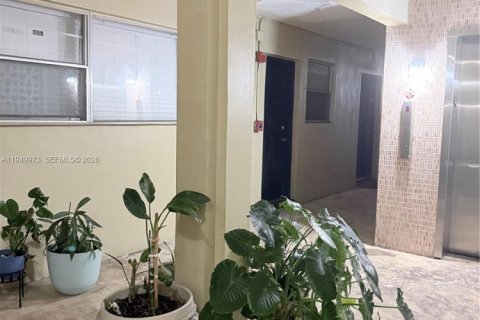 Condo in North Miami, Florida, 3 bedrooms № 2057127 - photo 4