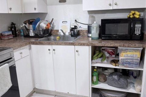 Condo in North Miami, Florida, 3 bedrooms № 2057127 - photo 9