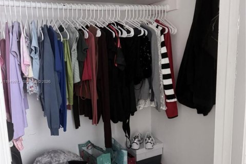 Condo in North Miami, Florida, 3 bedrooms № 2057127 - photo 19