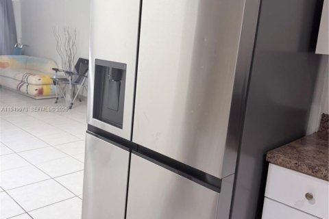 Condo in North Miami, Florida, 3 bedrooms № 2057127 - photo 7