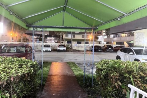 Condo in North Miami, Florida, 3 bedrooms № 2057127 - photo 22