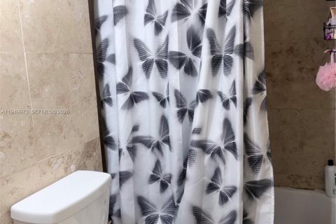 Condo in North Miami, Florida, 3 bedrooms № 2057127 - photo 18