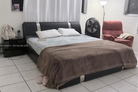 Condo in North Miami, Florida, 3 bedrooms № 2057127 - photo 16
