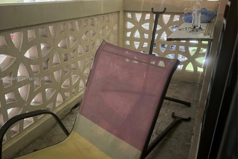 Condo in North Miami, Florida, 3 bedrooms № 2057127 - photo 11