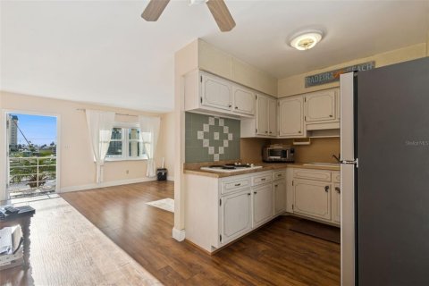 Condo in Saint Petersburg, Florida, 1 bedroom № 2151087 - photo 7