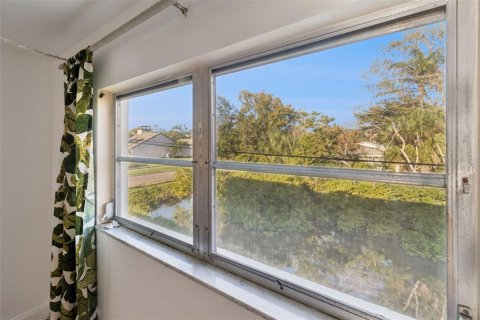 Condo in Saint Petersburg, Florida, 1 bedroom № 2151087 - photo 19