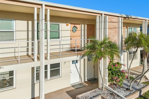 Condo in Saint Petersburg, Florida, 1 bedroom № 2151087 - photo 21