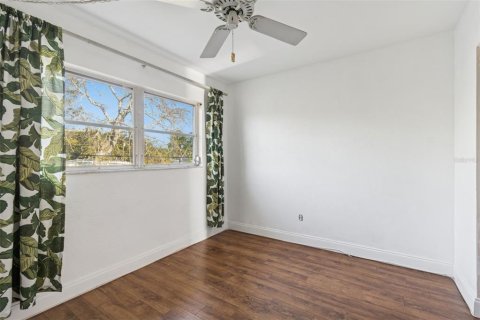 Condo in Saint Petersburg, Florida, 1 bedroom № 2151087 - photo 18