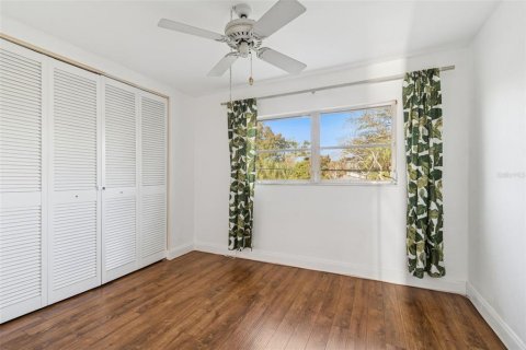 Condo in Saint Petersburg, Florida, 1 bedroom № 2151087 - photo 17