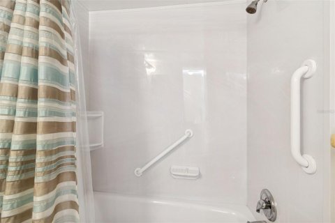 Condo in Saint Petersburg, Florida, 1 bedroom № 2151087 - photo 13