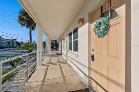 Condo in Saint Petersburg, Florida, 1 bedroom № 2151087 - photo 2