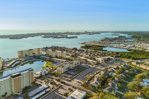 Condo in Saint Petersburg, Florida, 1 bedroom № 2151087 - photo 24