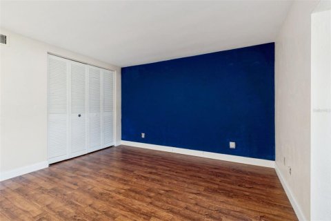 Condo in Saint Petersburg, Florida, 1 bedroom № 2151087 - photo 15